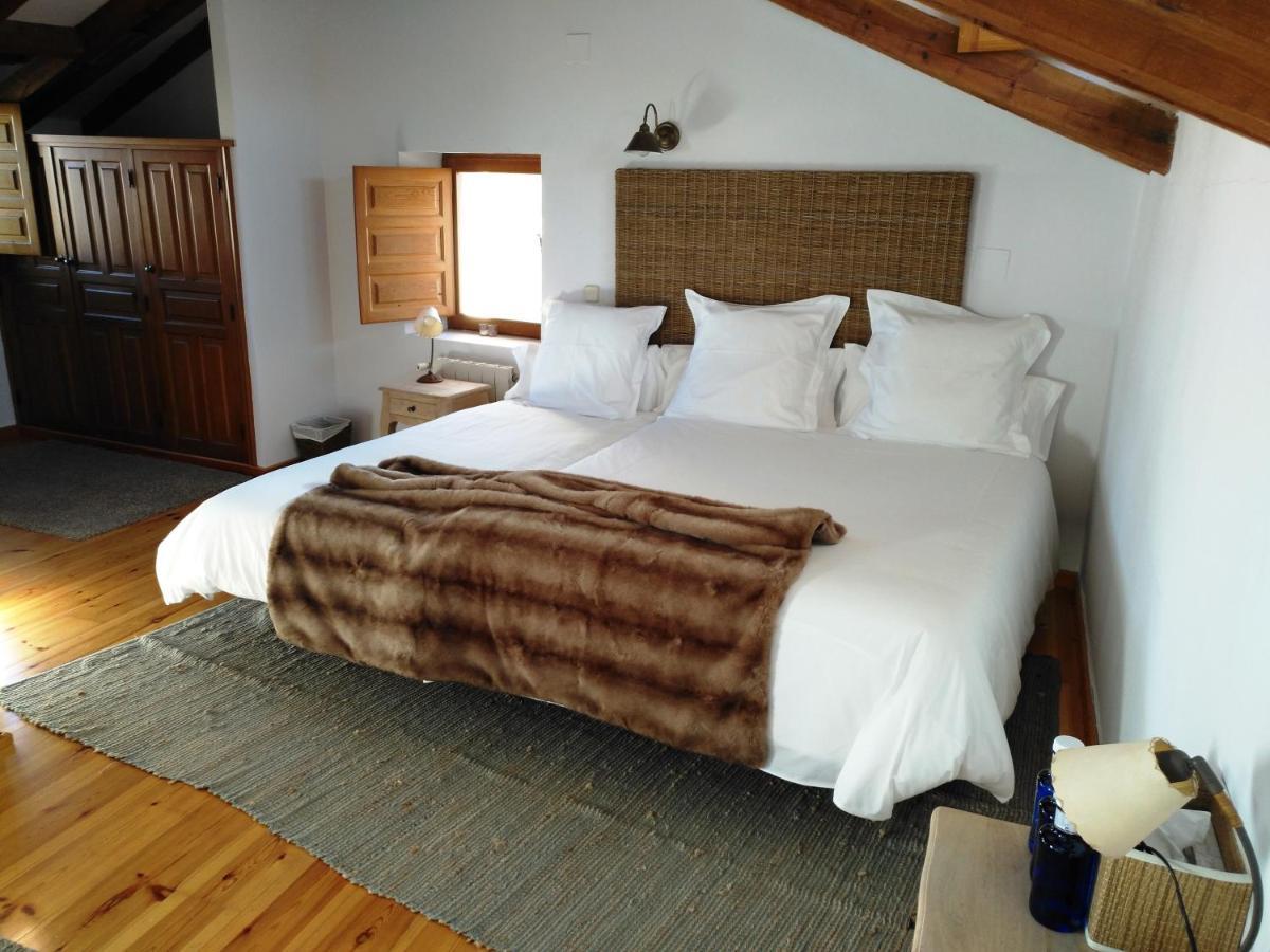 La Casona De Castilnovo - Gay Men Only Guest House Valdesaz Ngoại thất bức ảnh
